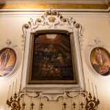 Entrando in chiesa per� non mai � possibile ammirarla, visto che � sempre celata da un dipinto che raffigura la presentazione di Cristo al Tempio... 